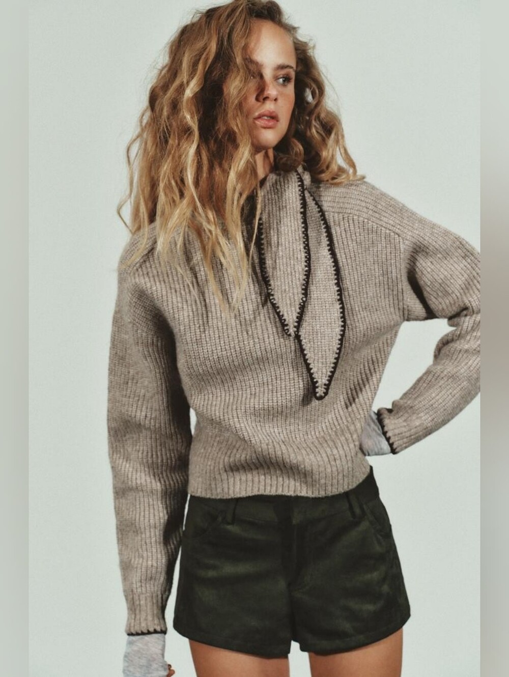 BOW KNIT JUMPER SIZE M